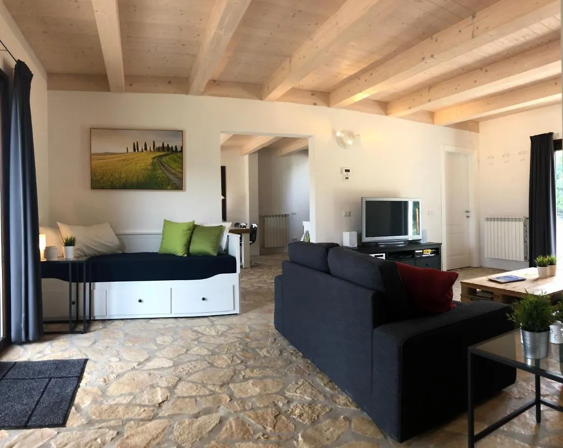 Villa 360 Views, Private Infinity Pool, Pisa, Lucca, Florence, Large Garden Casabasciana Italy