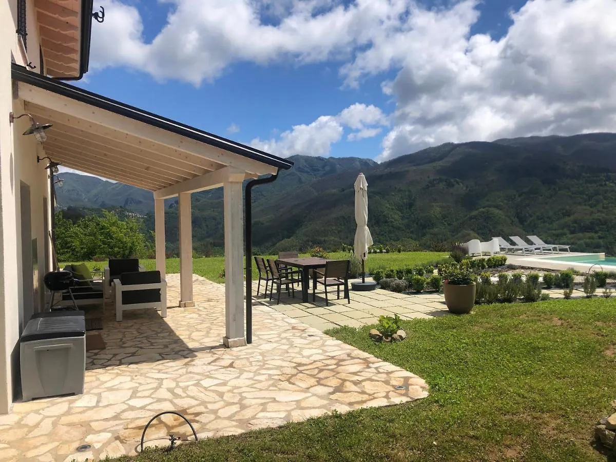 360 Views, Private Infinity Pool, Pisa, Lucca, Florence, Large Garden Casabasciana Villa