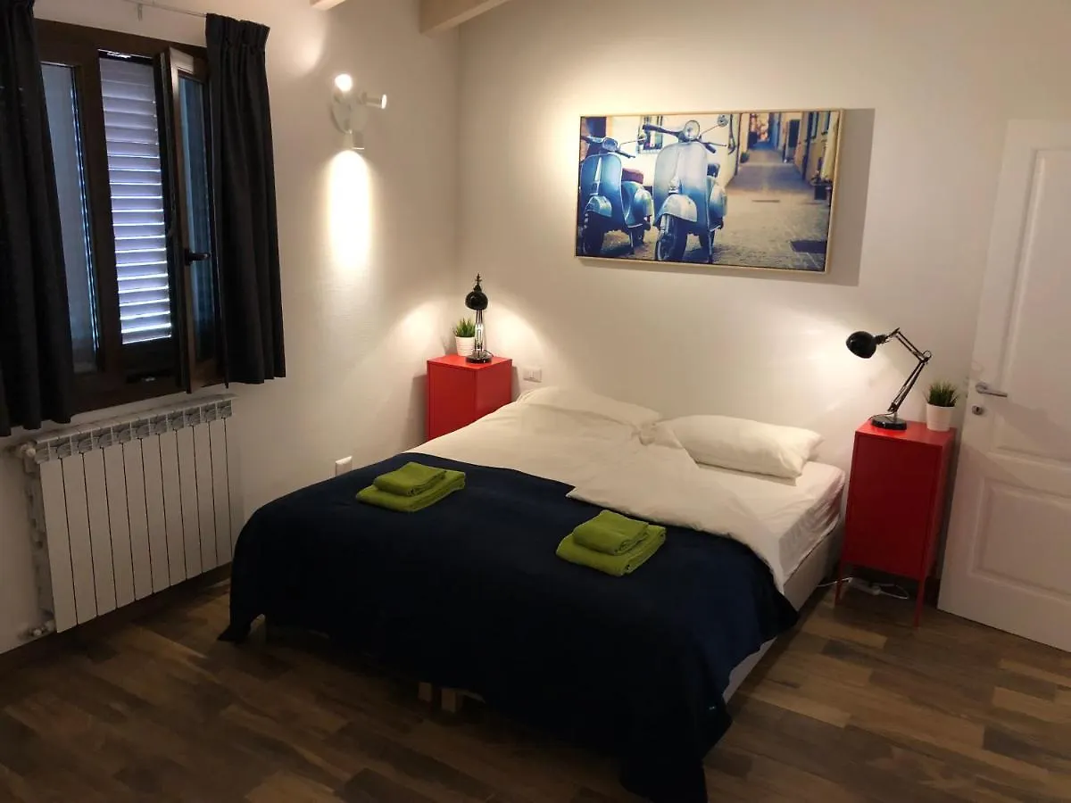 360 Views, Private Infinity Pool, Pisa, Lucca, Florence, Large Garden Casabasciana Villa